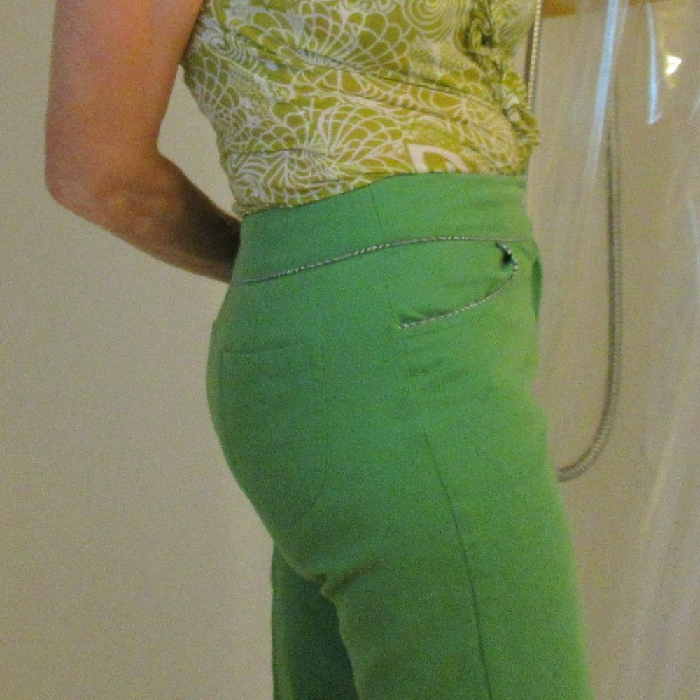 FIN Leaf Green Cotton Gardening Pants, size 4